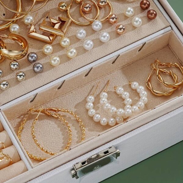 T&C A Set of 86 Fashionable And Elegant Jewelry Pieces for Women, Including Necklaces, Earrings, - Image 2